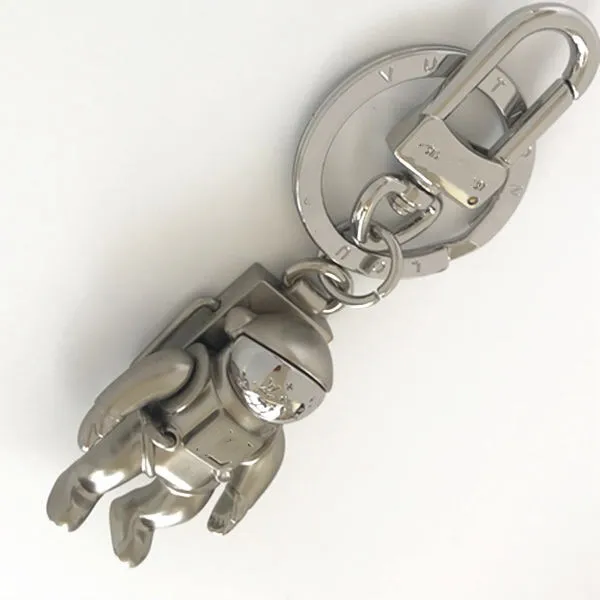 High quality solid metal key chain brand pendant item titanium steel astronaut car keychain gift box packaging250g