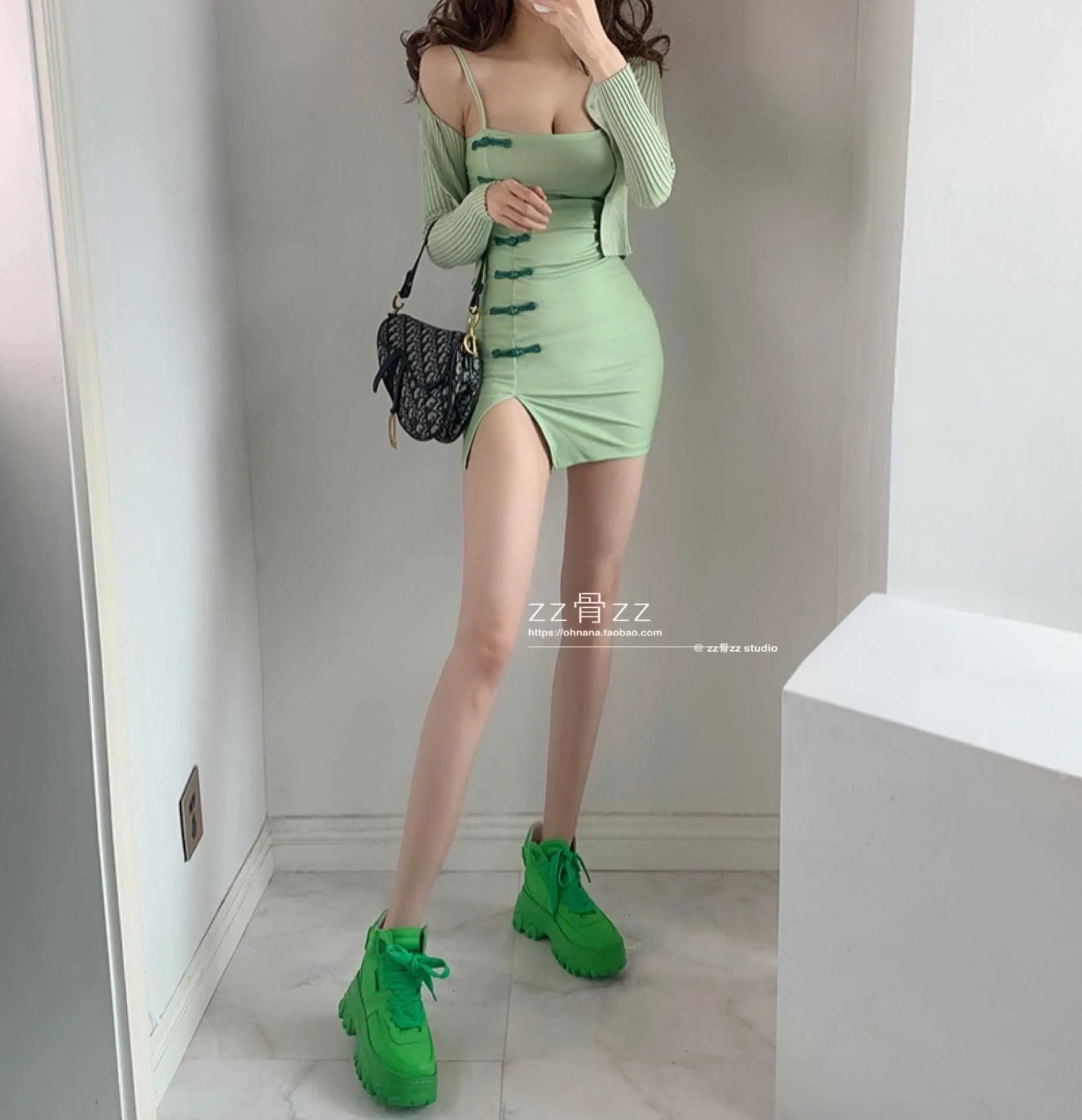 Womengaga Çin tarzı seksi sonbahar kış straplez baz mini yeşil elbise düğmesi ince cheongsam kadınlar r599 210603