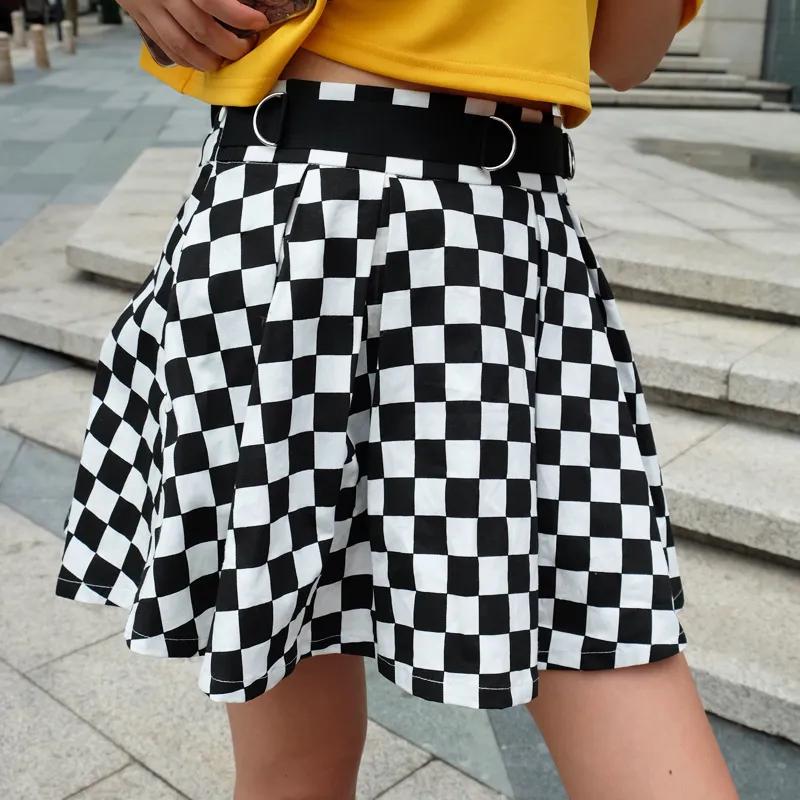 Kimutomo Casual Plaid Pleated Mini Skirt Women High Waist Black White Contrast Color Panelled Slim Skirt Spring Fashion 210521