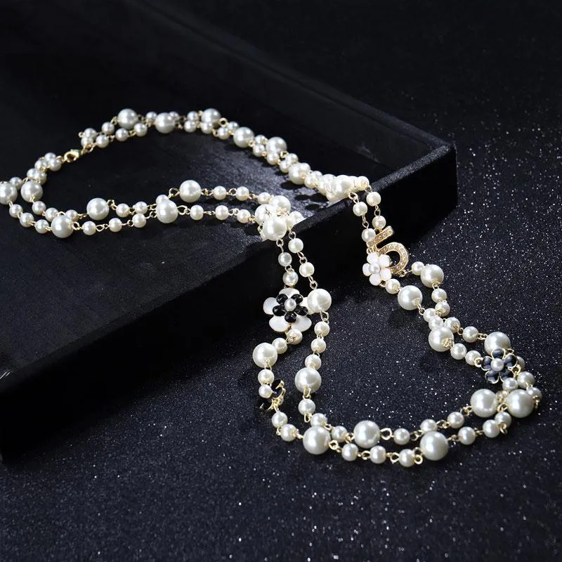 Kedjor högkvalitativa kvinnor långa hängsmycken skiktade pärlhalsband krage de moda nummer blomma party smycken225d