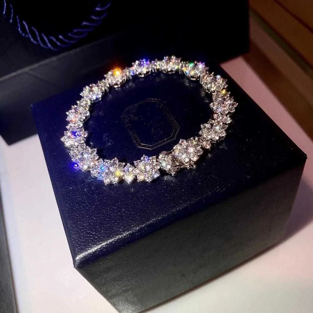 Nytt varumärke Pure 925 Sterling Silver Jewelry for Women Crystal Clover Armband Praty Wedding Jewelry Cute 925 Armband6409969