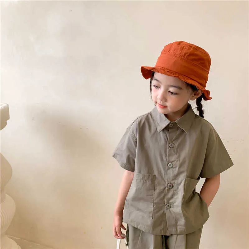 Koreansk stil sommar mode kortärmad överdimensionerad skjorta och last shorts unisex kläder set boys tjejer 2st set 210708