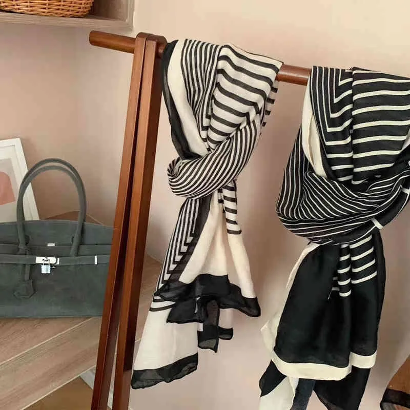 Szwedzka marka Totem Stripe Proste design 100 bawełniany jedwabny szal luksusowe kobiety szaliki ukradły na szyję9221038