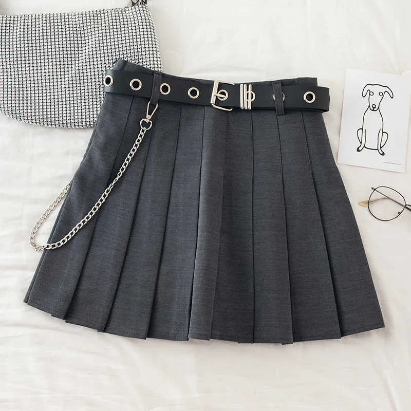 Jupe plissée noire avec chaîne-ceinture Punk Rock Girl Cheerleading Belted Mini Alt Women e-girl Outfit 210619