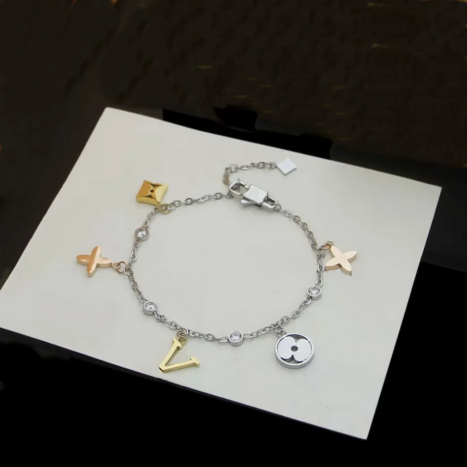 Europa Amerika Mode Schmuck Sets Dame Frauen Gold Silber-farbe Metall Aushöhlen V Initialen Idylle Charms Halskette Armband earr2722