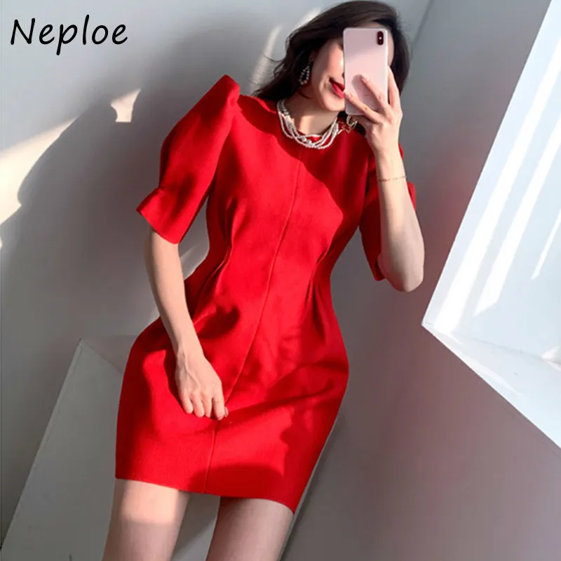 Taille haute Hanche Tempérament Une Ligne Robe Femmes O Cou Bouffée À Manches Longues Pli Vestdios Perles Patch Genou Longueur Robe Rouge 210422