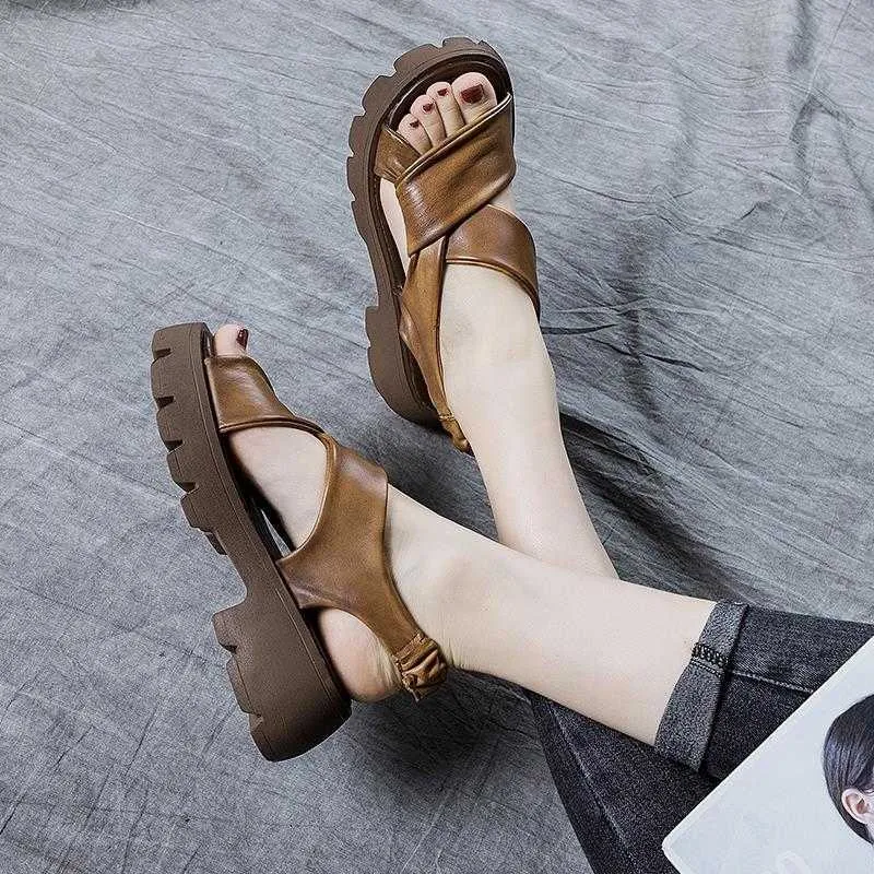 100% Genuine Leather Woman Sandals Flat Shoes 2021 New Fashion Sandals Summer Round Toe Mid Heel Black White Buckle Basic Y0721