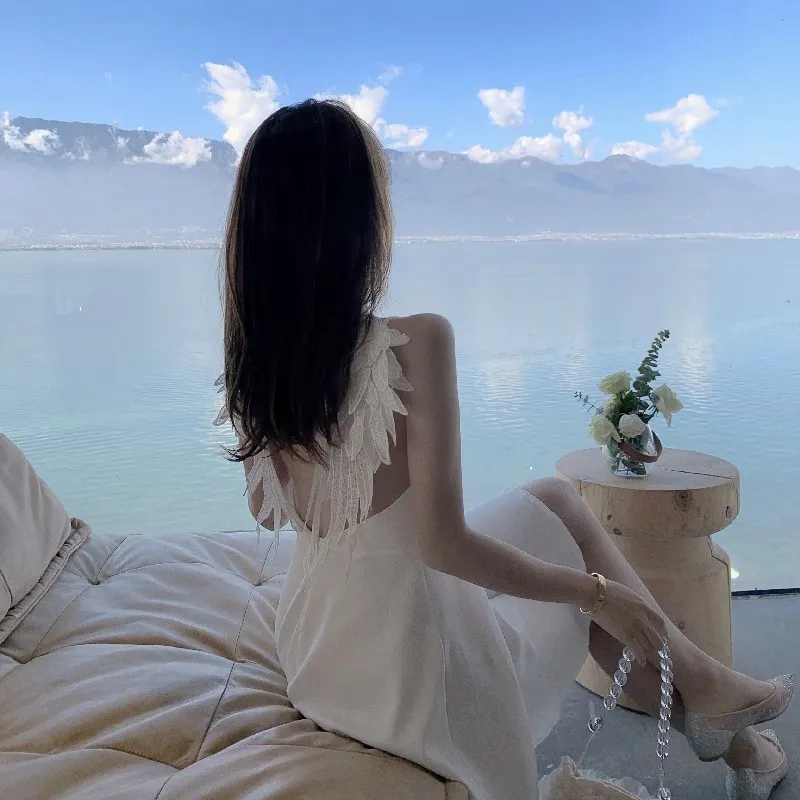 Yaz kadın Sundresses Seksi Backless Beyaz Plaj Elbise Kanatları Tatil Şifon Kayışı 210514