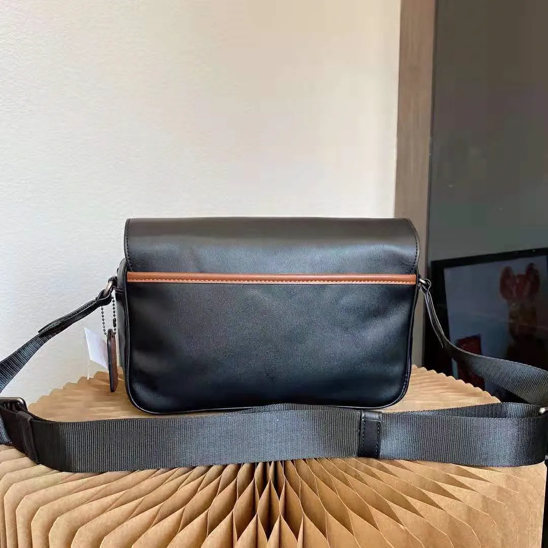 Unisex mäns messenger väskor svarta kortföljningar designer crossbody mode lapptäcke axelväska bokstäver hasps täcker cross body245s