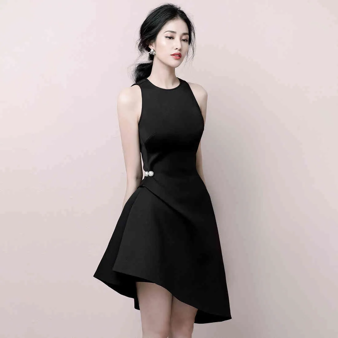 Vintage Black Whiter Party Dress Sommar Ärmlös Asymmetrisk Plus Storlek Ladies Elegant Bodycon Klänningar Koreansk 210513