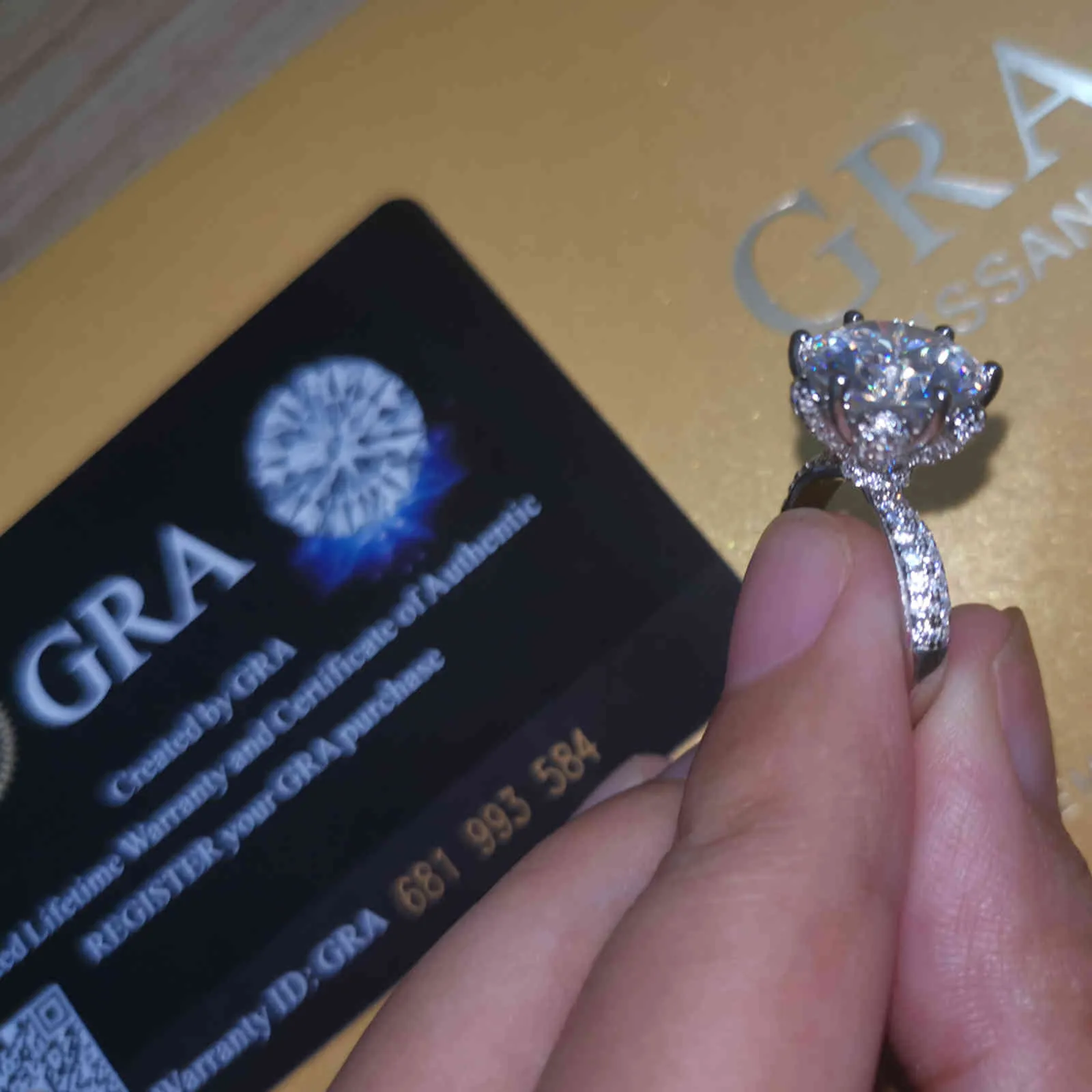 Nome personalizzato Cercato a 5 carati anelli di fidanzamento diamantato Donne 14k in oro bianco in oro in argento anelli di moissanite da sposa in argento in argento da sposa Band 3347983