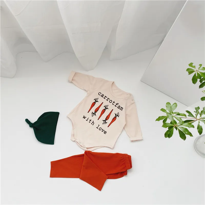 Spring baby boys girls cute carrot print clothes sets infant kids cotton onesie and pants hat 210508