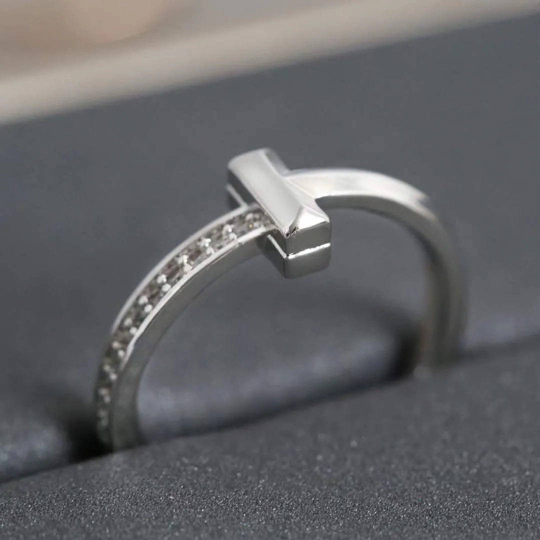 Pierścień opaski ze stali nierdzewnej 316L z diamentem i bez designu w trzech kolorach Plane dla kobiet Prezent biżuterii ślubnej mają znaczek Velet B2159