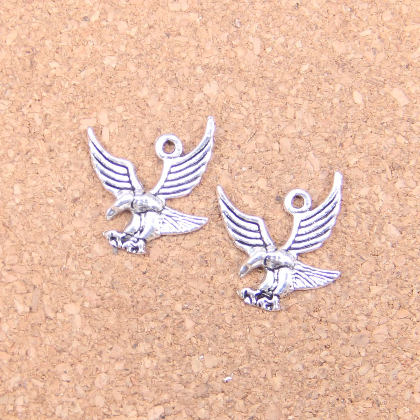 Antique Silver Bronze Plated eagle hawk Charms Pendant DIY Necklace Bracelet Bangle Findings 20 20mm287o