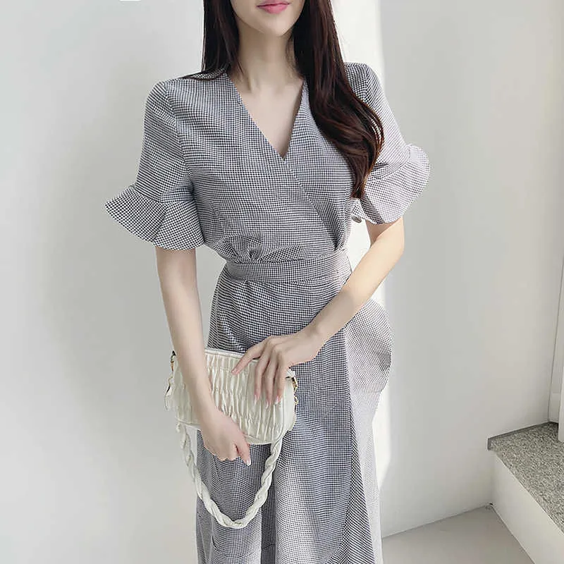 Korejpaa Frauen Kleid Sommer Koreanische Chic Elegante Zarte Feste Plaid V-ausschnitt Rüschen Nähte Unregelmäßige Bandage Taille Kleider 210526