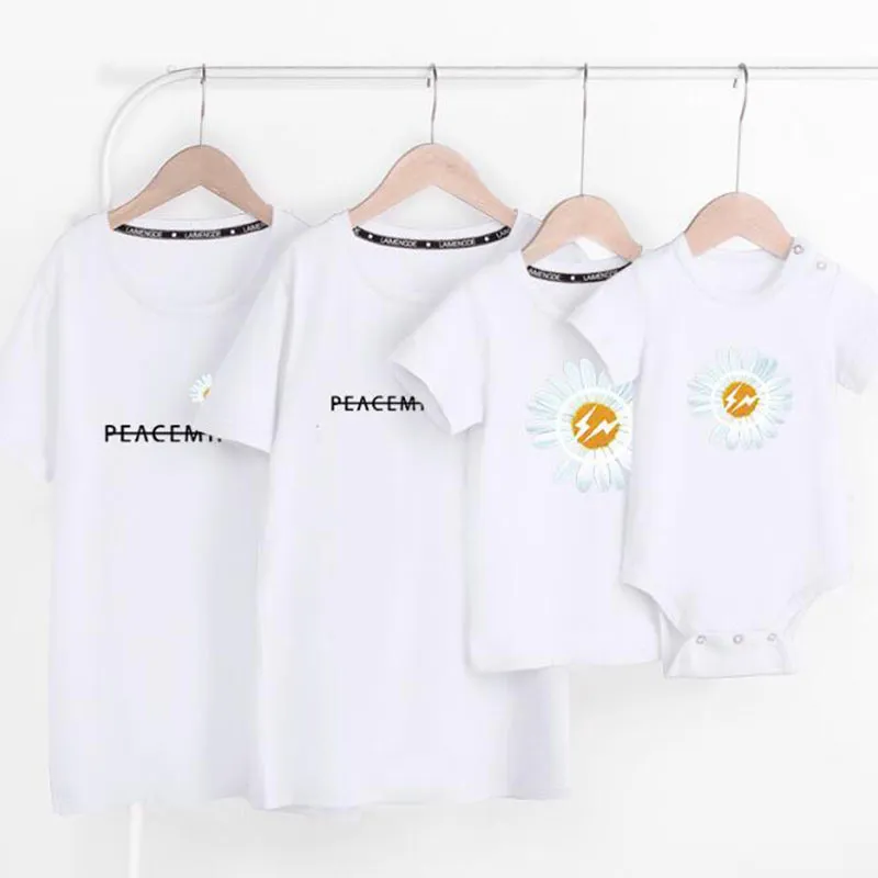 Family Look Matching Outfits T-shirt Clothes Mother Father Son Daughter Kids Baby Short Sleeves Cute Printing 210521