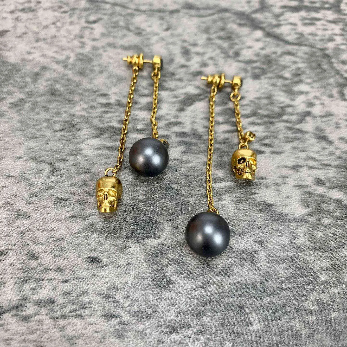Brand Yellow Gold Color Fashion Jewelry Woman Black Pearls Earrings Skull Head Party High Quality Chain Pearls Stud Earrings9601013