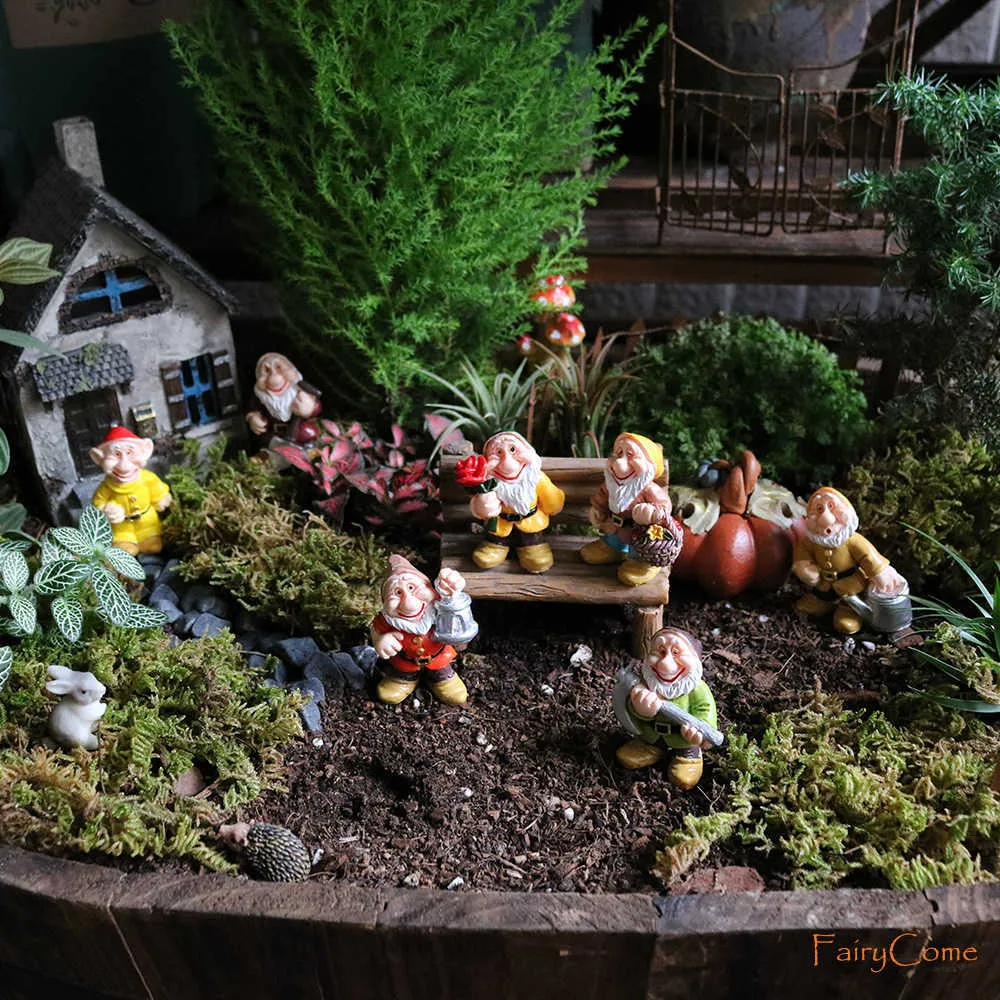 FairyCome 7 pezzi Gnomi da giardino in miniatura Statuine nane Resina Giardino fatato Micro Mini Gnomi da giardino Figura elfo Decorazione bonsai 210607