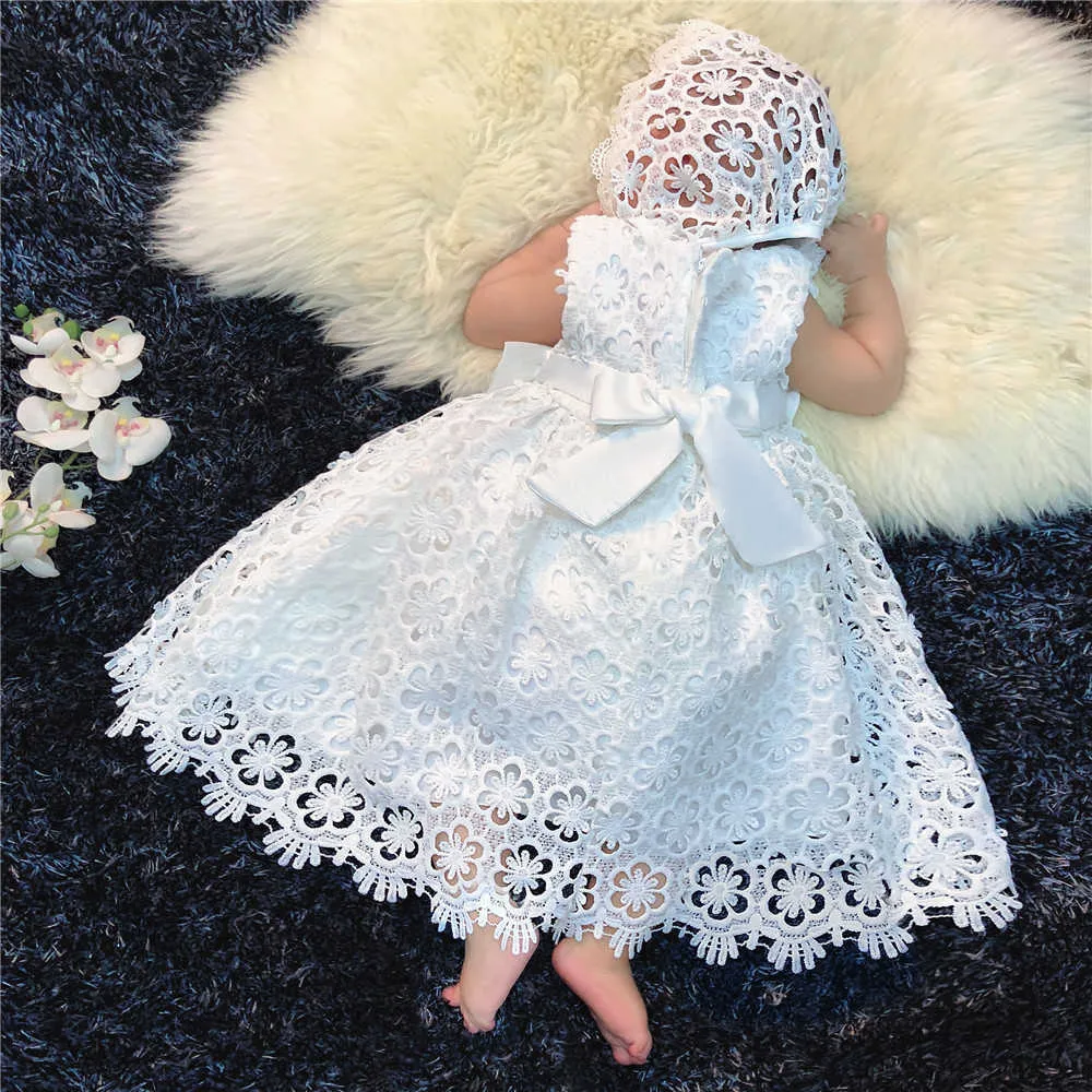 Säuglings Baby Mädchen Spitze Taufe Weißes Kleid für Kleinkind Taufe Hallow out A-Line mit Cape Party Kostüm Set 210529