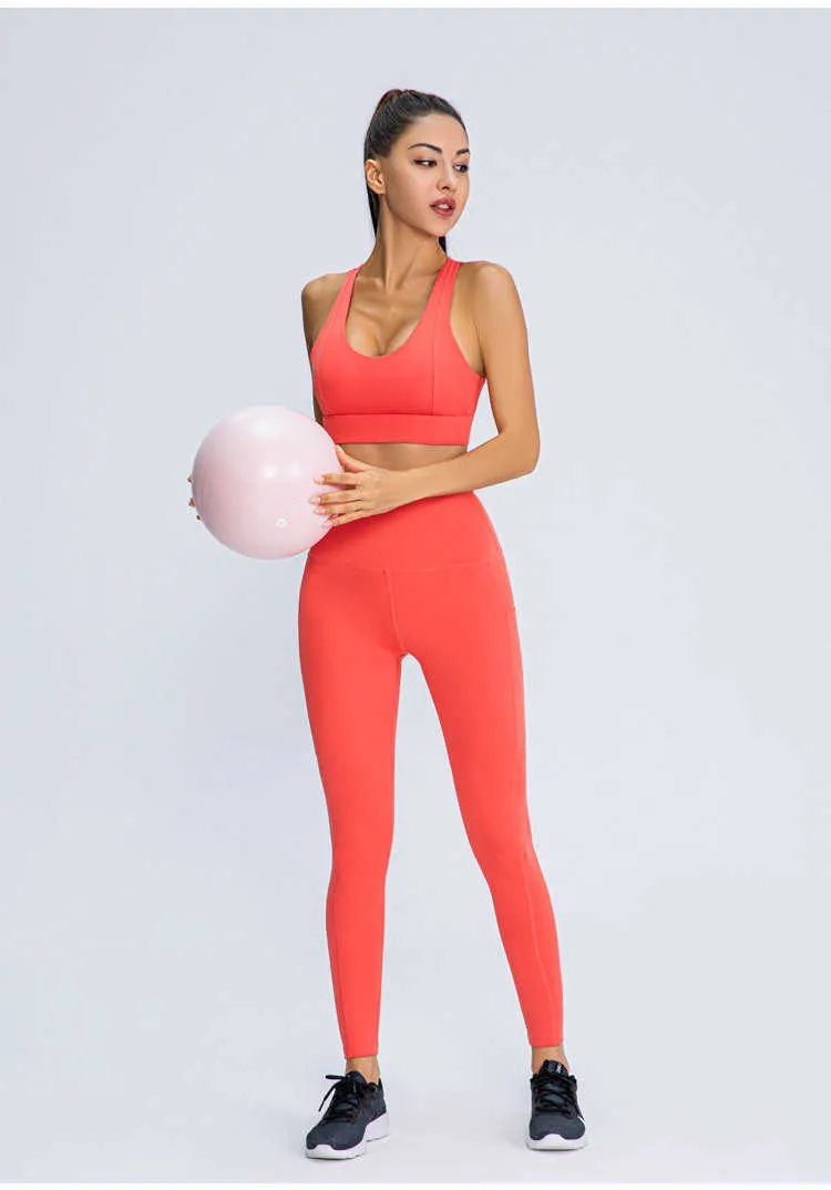 Set da yoga Naked-Feel 2 pezzi Tute fitness Sport Leggings hip-up Reggiseni ad alto impatto Abbigliamento da palestra donna Set da allenamento Abbigliamento sportivo in nylon 210802