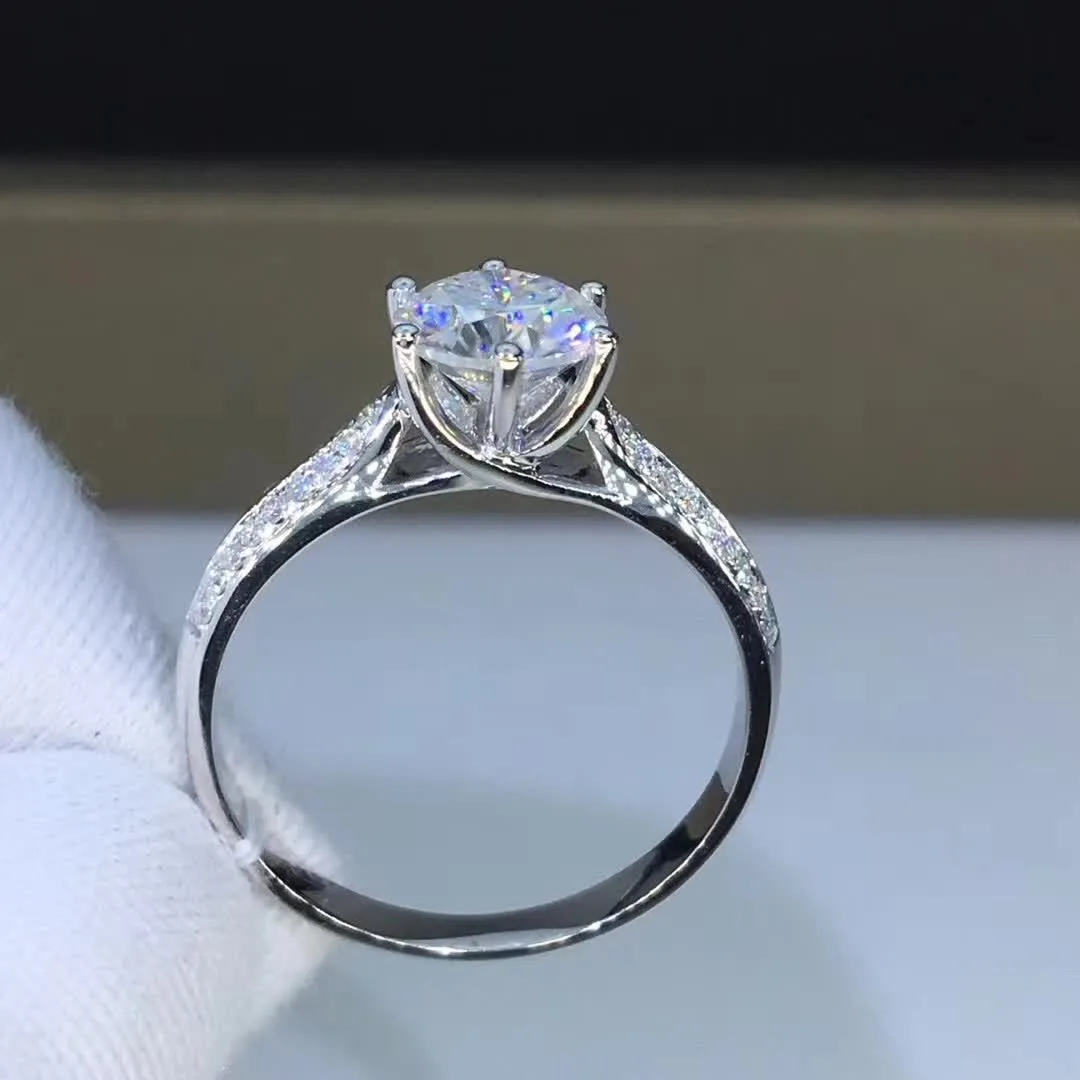 1ct Carat Round Moissanite Anelli di nozze le donne S925 Sterling Silver Silver Platinum Platin Plated Anelli di fidanzamento VVS1 Clarity D Colore