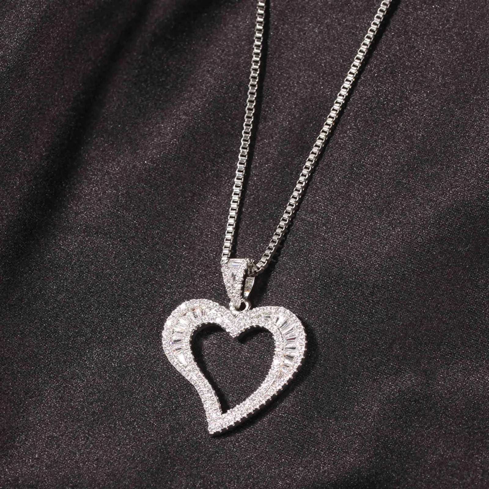 UWIN Mini Hollow Heart Beedant Cleaned Out Bling Charm с Заявлением Box Цепь Ожерелье Мужчины Женщины Хип-Хоп Сети для Украшения Подарок