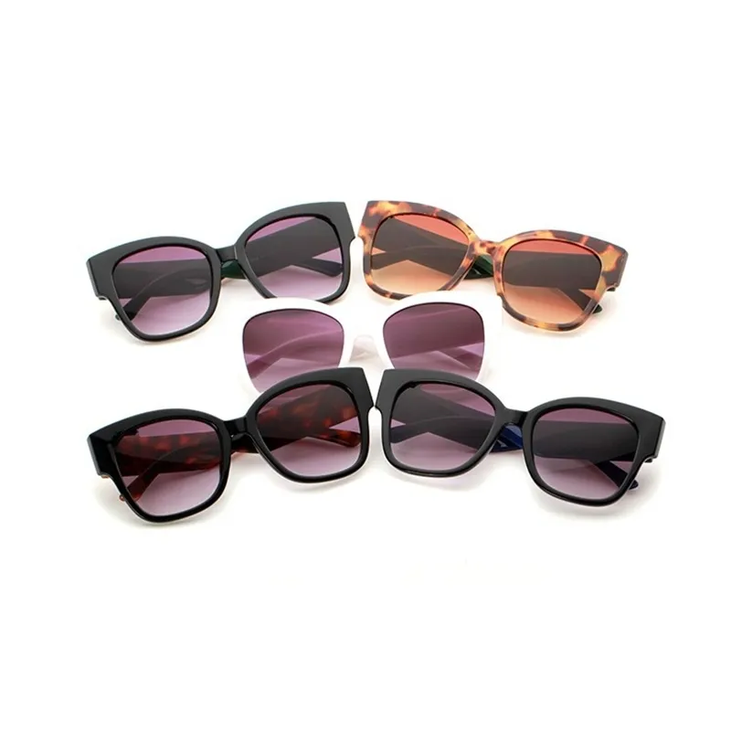 2021 Square Solglasögon Kvinnor Märke Designer Luxury Fashion Sport Sun Glasses Vintage Eyewear Male Driving Shades Oculos Feminino
