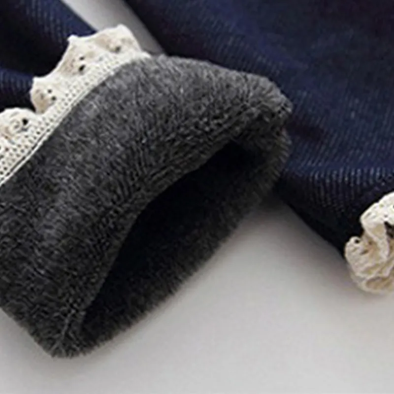 Moda Niñas Pantalones Bebé Lindo Bow-knot Imitación Jeans Pantalones de algodón Niños Encaje Terciopelo Cálido 210515