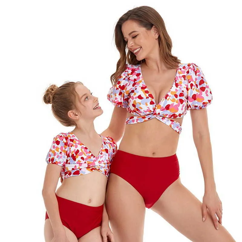 Costume da bagno estivo abbinato alla famiglia 2 pezzi Set bikini con stampa leopardata triangolo floreale pantaloni da bagno madre figlia E2107 210610