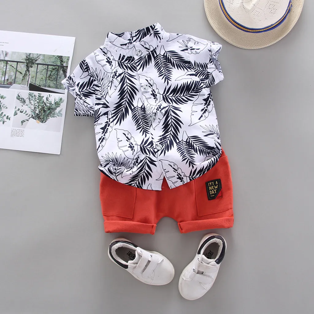 Nieuwe zomer peuter babyjongen korte mouw cartoon patroon shirt tops shorts set kinderkleding voor jongens y210326
