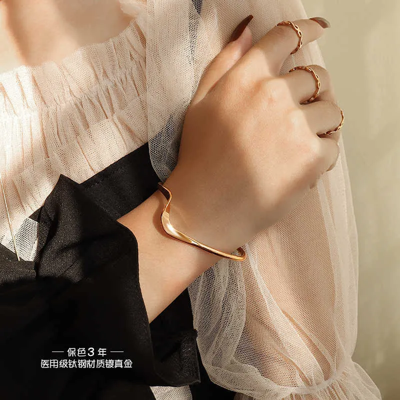 Europeu e americano c-palavra ajustável moda simples anel twist aberta pulseira de ouro rosa de aço inoxidável bangle q0717