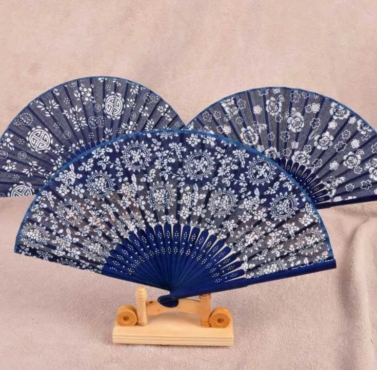 Faveurs de mariage Prise de cadeau Impression de cadeau Flower Blue Traîne Pliant Main Craft Fan Classical Chinese Fraft Party Cadeaux