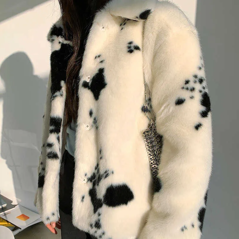 Padrão de vaca pequena coreana imitação do casaco de pele feminino feminino curto grosso e branco manchado revestimento de pelúcia 211019