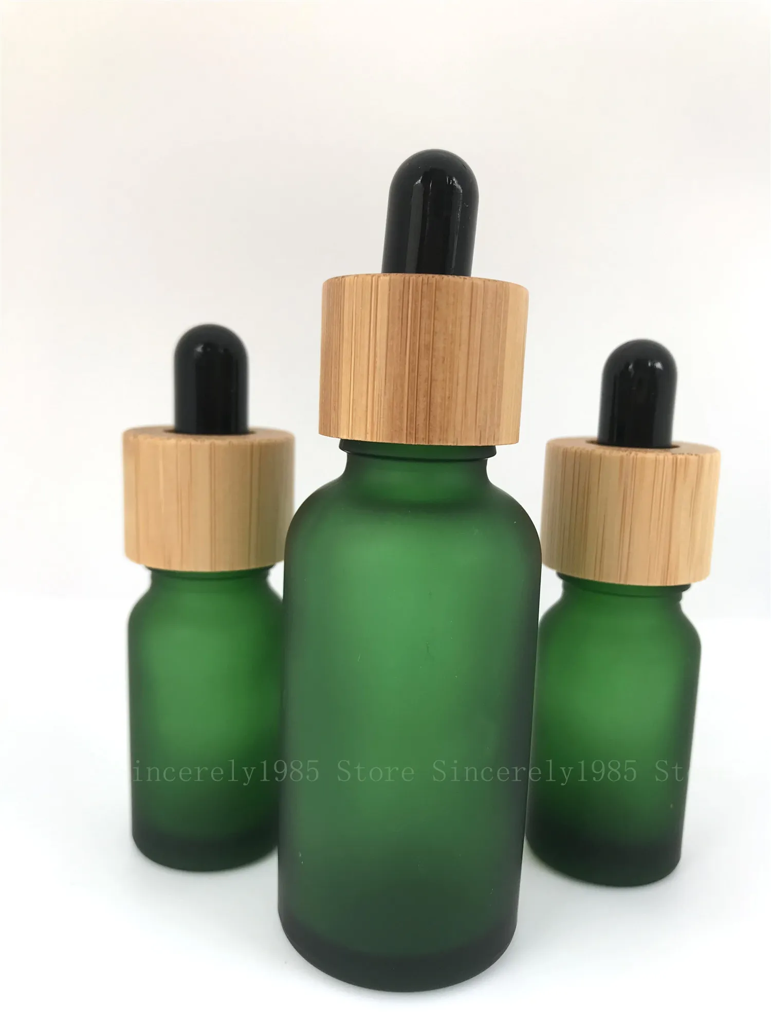 5ml 10ml 15ml 30mlの凍られたドロスペットボトル竹のふたのピペットボトルの詰め替え可能な高品質の厚い艶消しガラス