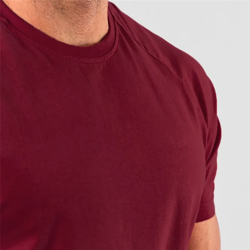 새로운 세련된 일반 탑스 휘트니스 망 티셔츠 짧은 소매 근육 조깅 보디 빌딩 Tshirt 남성 체육관 옷 슬림 피트 티셔츠 210324