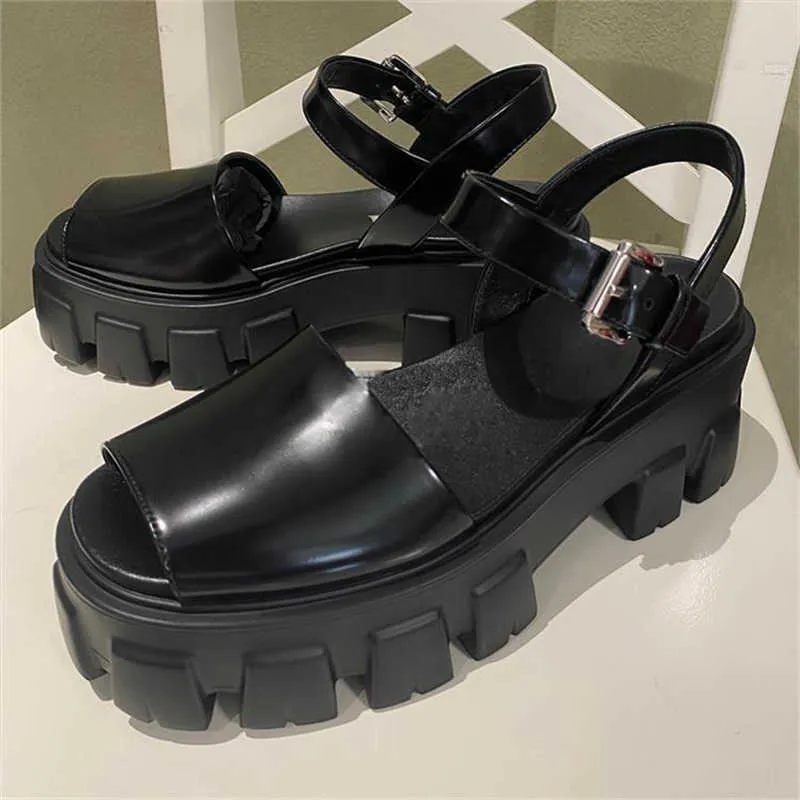 Dorywczo gruby sandały rzymskie kobiet 2021 New Tide Mid-Heel Fish Mouth Sports Beach Shoes Sll-Match Student Student Shoe Size 4.5-8 Y0721