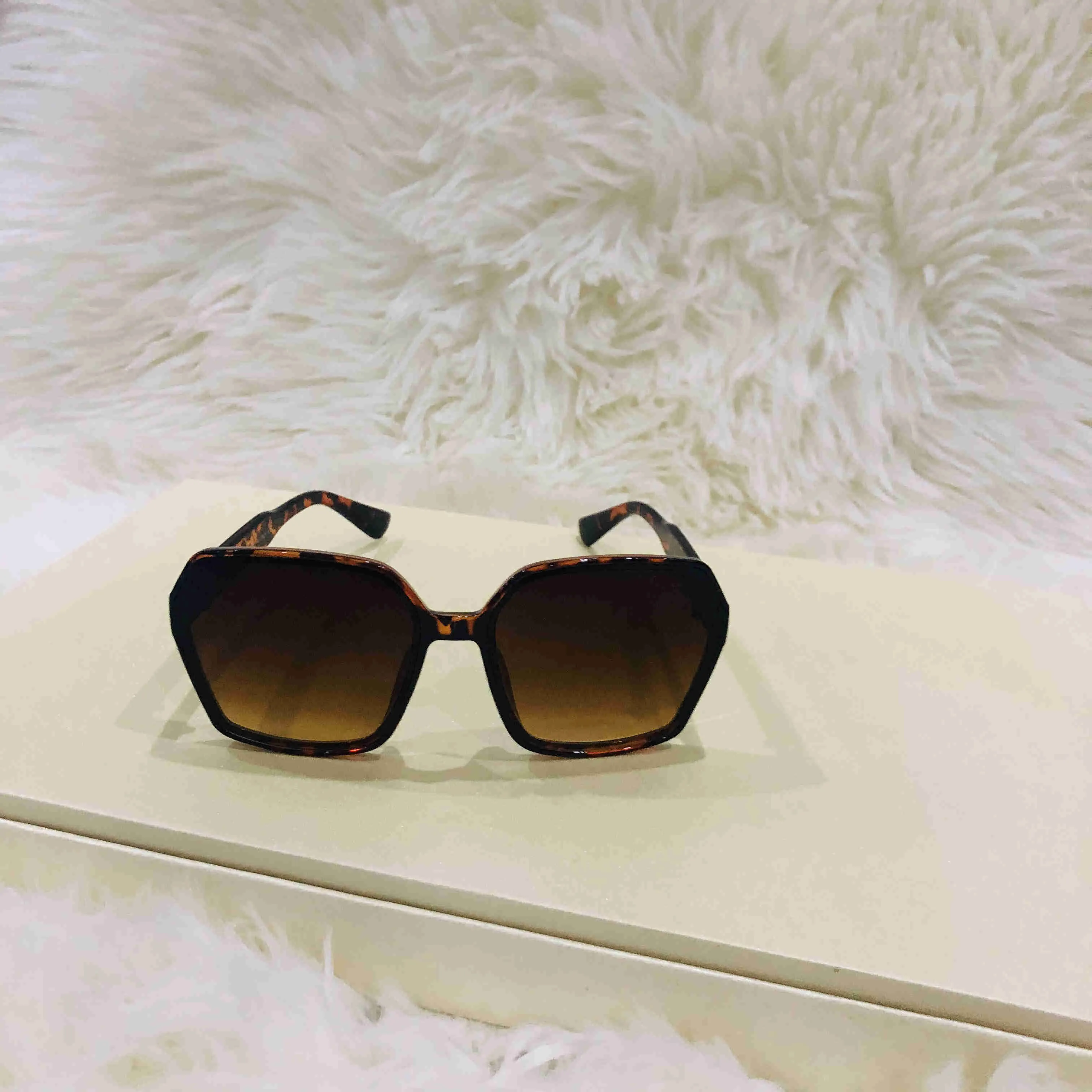 Gafas de sol de diseñador de mujeres Men Gatos de anteojos al aire libre Marco de PC Fashion Classic Lady Sun Glasses Mirrors para 5152237d