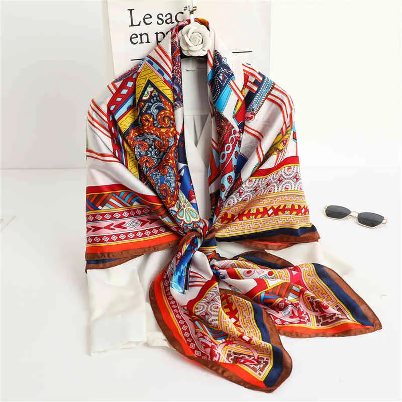 2021 Sommar Silk Square Scarf Head Wraps Kvinna Neckerchief Kvinnor Bandana Skriv ut Fashion Lady Shawl Foulard Stor Hijab 135x135cm