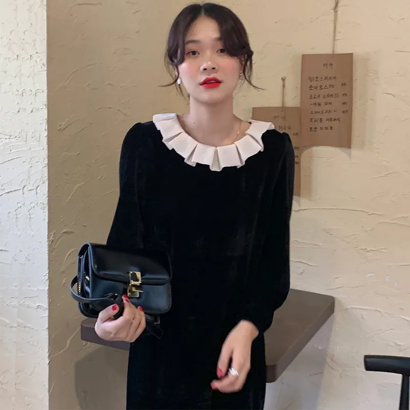 Korobov Korean Chic Retro Pleated Wooden Ear Stitching Round Neck Loose Long Over The Knee Velvet Dress Little Black Dress 210430