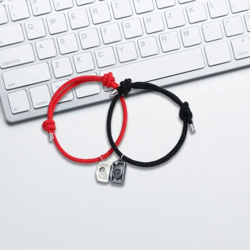 Pulsera de pareja de cuerda roja y negra Piedra de proyección magnética 100 idiomas Te amo Pulsera de San Valentín G1026