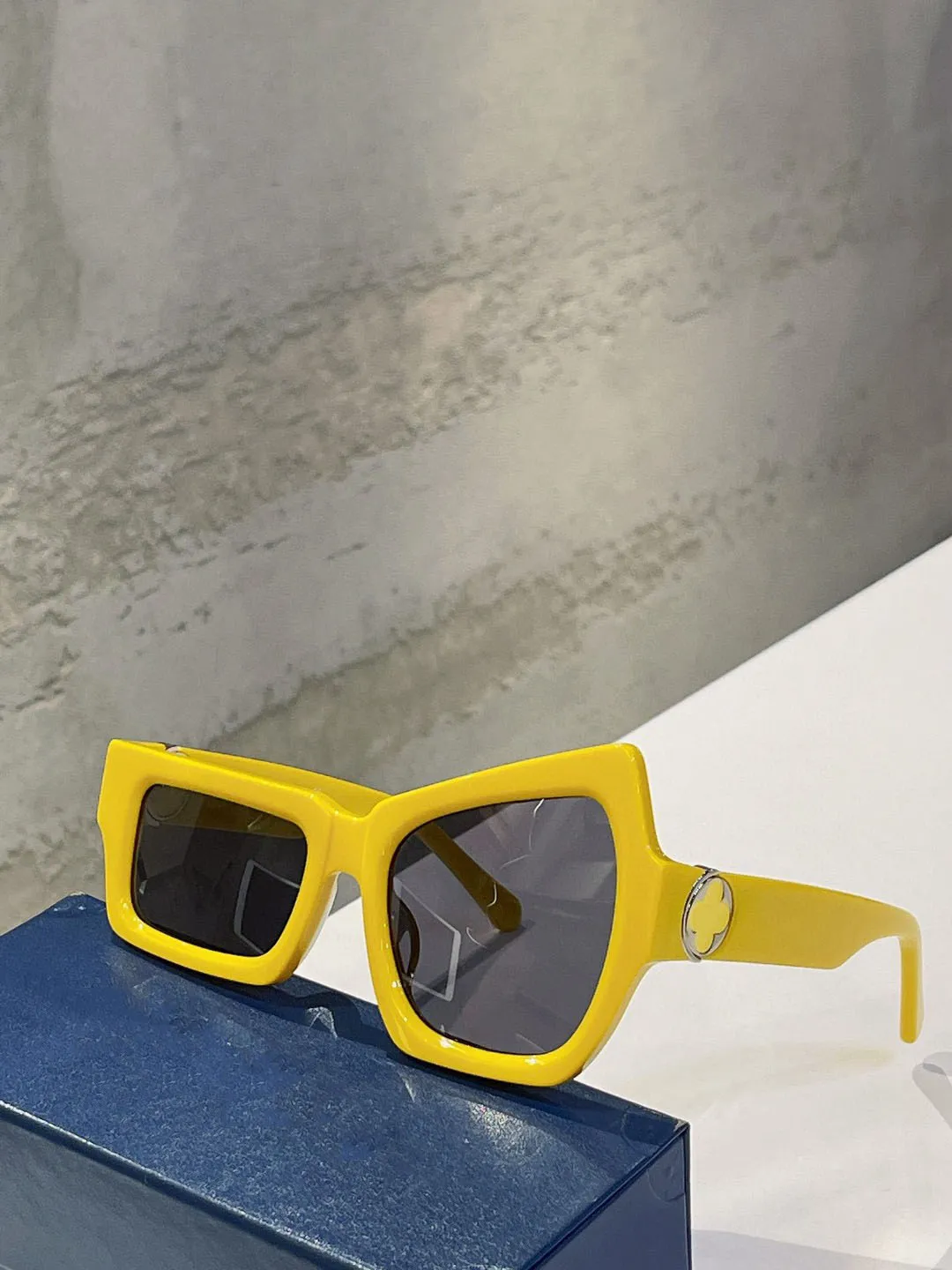 Rouis Z1445 Topp original högkvalitativ designer solglasögon för männas berömda fashionabla retro lyxmärke glasögon modedesign W220A