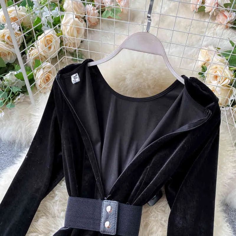 Vestido Mulheres Outono e Inverno Irregular Impressão Silk Cachecol Costura Retro Veludo Base Saia UK144 210507
