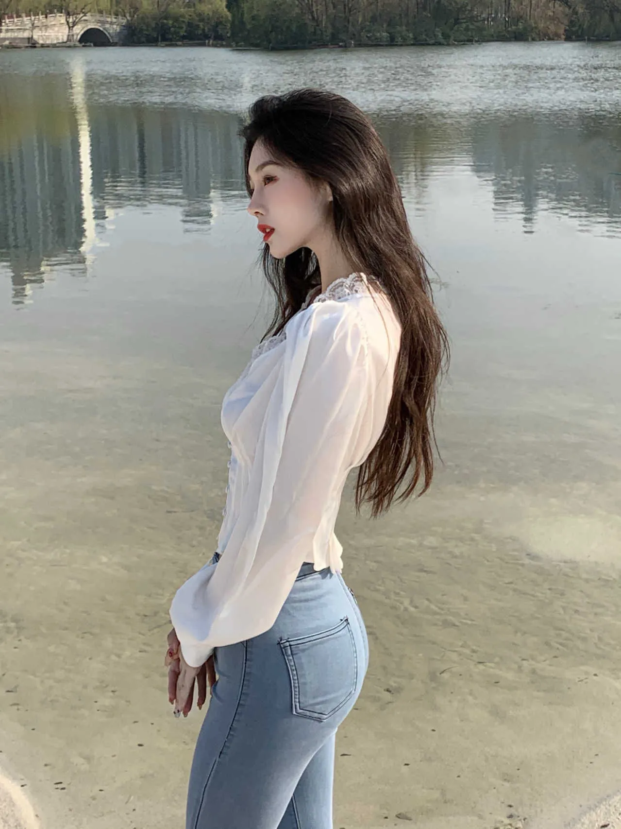 WOMENGAGA Primavera Estate Vita pieghettata Slim francese coreano pizzo bianco camicia a maniche lunghe camicetta donna Top QW4 210603