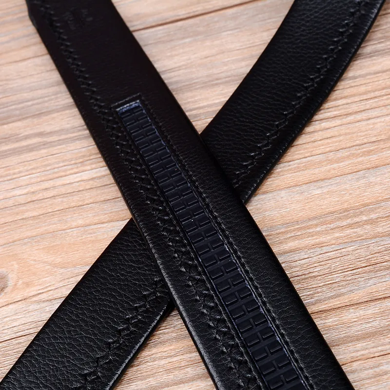 54 Luxury Men Cinturas de diseñador de letras Aleación Hebilla Mujeres Cinturón de moda Folleto de cuero de alta calidad Caja 42250c