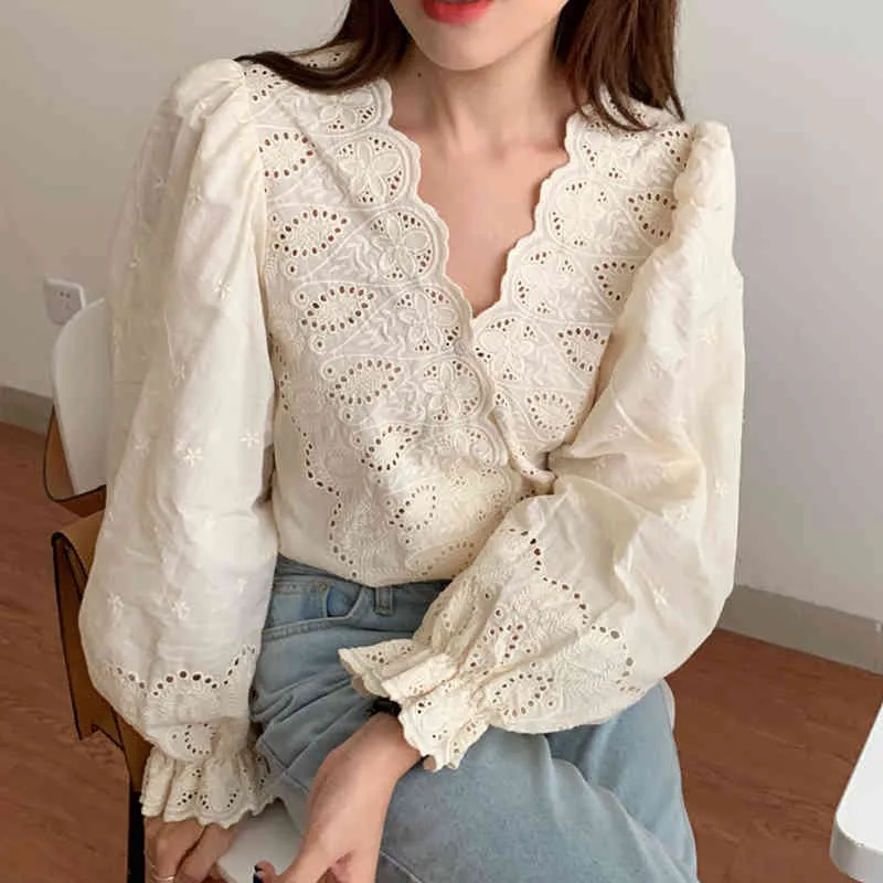 Ezgaga Blouse Women Korean Fashion Chic Tender V-Neck Criss-cross Lace Hollow Out Puff Sleeve Flower Shirts Elegant White Blusas 210430