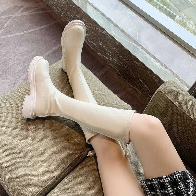 Botas femininas de cano alto femininas botas de pelúcia casuais até o joelho de grife femininas com zíper botas longas de couro branco sapatos Mujer 2021 H1009