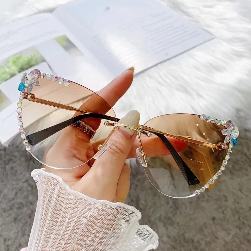 Okulary przeciwsłoneczne Cat Eye for Women Luksusowe dhinestone vintage okulary przeciwsłoneczne Bling Diamond Fashion Okulasy różowe odcienie gafas de sol223r