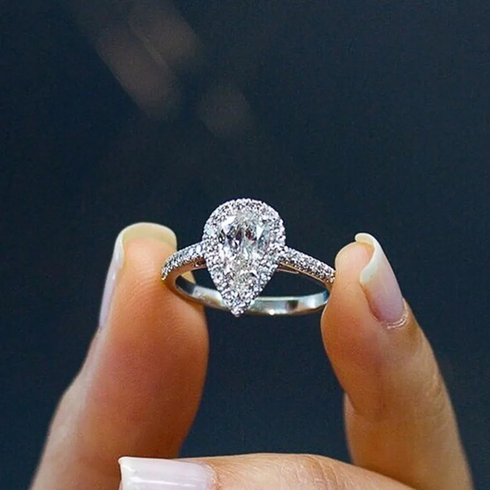 Huitan Water Drop Design Anello da donna Micro pavé di cristallo Zircone Elegante anello da sposa fidanzamento da sposa amante