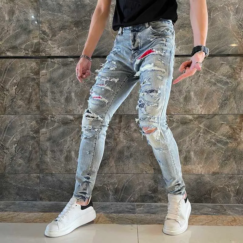 Os buracos de gato de moda jeans masculinos devem ser colados com pano, grandes danos, ajuste magro, pés pequenos, jeans masculinos micro elásticos, High Street