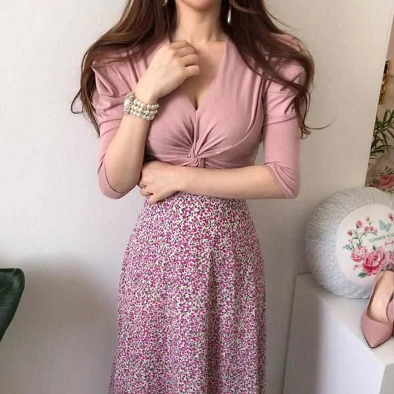 Korejpaa Frauen Kleid Sets Sommer Koreanische Chic Zarte V-ausschnitt Knick Blase Hülse T-shirt und Hohe Taille Rosa Blumen Rock anzug 210526